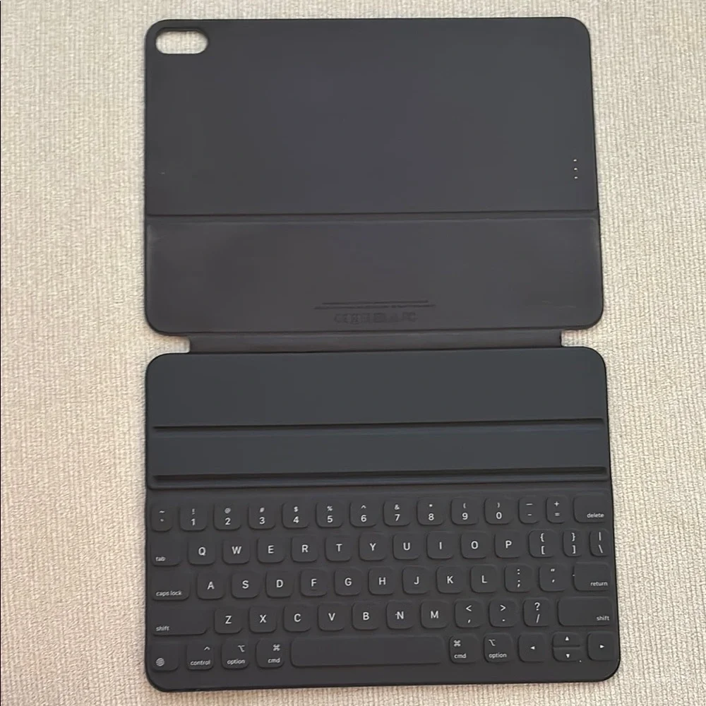 USED Apple Pencil 2 and Apple iPad Pro keyboard for 11 inch 2018 iPad Pro